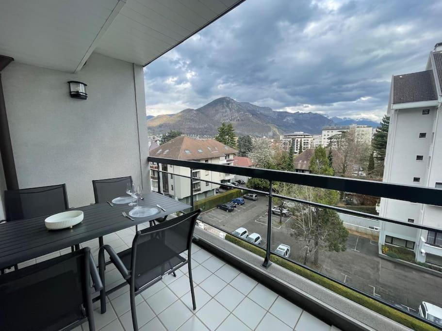 Le Mont-Veyrier, Parking Et Vue Apartment Annecy Exterior foto