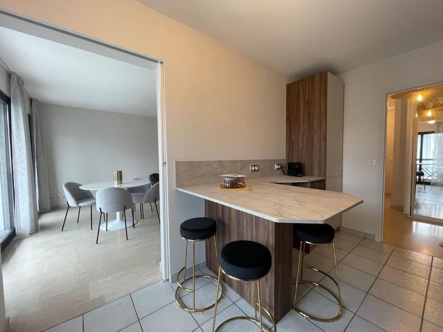 Le Mont-Veyrier, Parking Et Vue Apartment Annecy Exterior foto