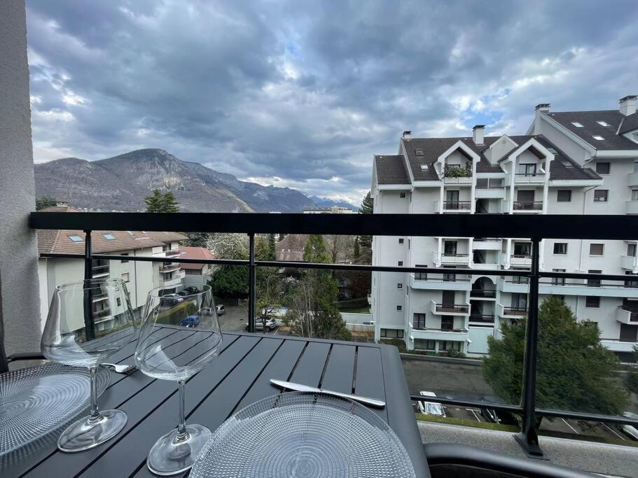 Le Mont-Veyrier, Parking Et Vue Apartment Annecy Exterior foto