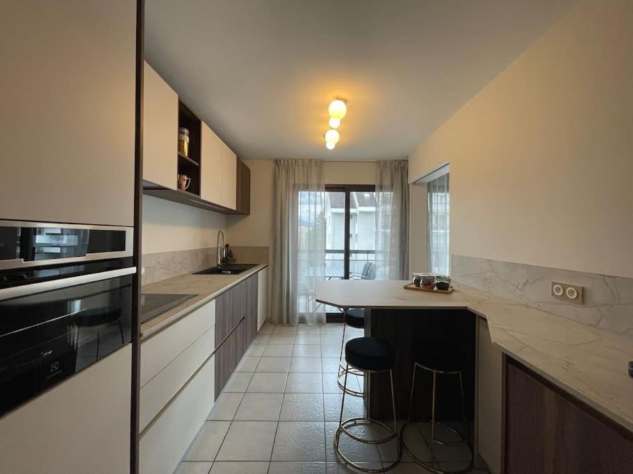 Le Mont-Veyrier, Parking Et Vue Apartment Annecy Exterior foto