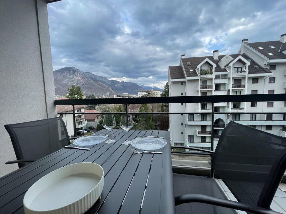 Le Mont-Veyrier, Parking Et Vue Apartment Annecy Exterior foto